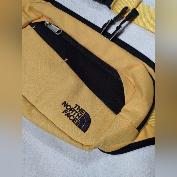 The NORTH FACE Yellow Script Waterproof Fanny Pack Crossbody waist purse… - Picture 2 of 13
